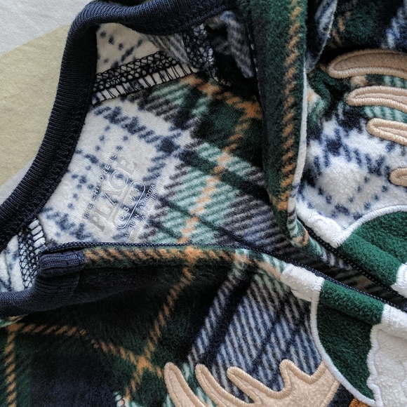 *4/$20* Children's Place Fleece Footed Onesie - Picture 5 of 5